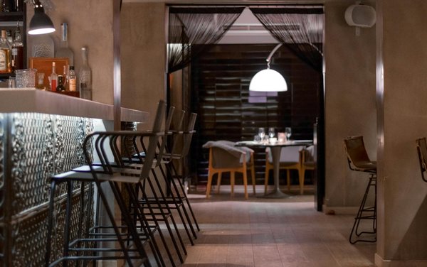 Le coût de manger dans les restaurants de cuisine locale